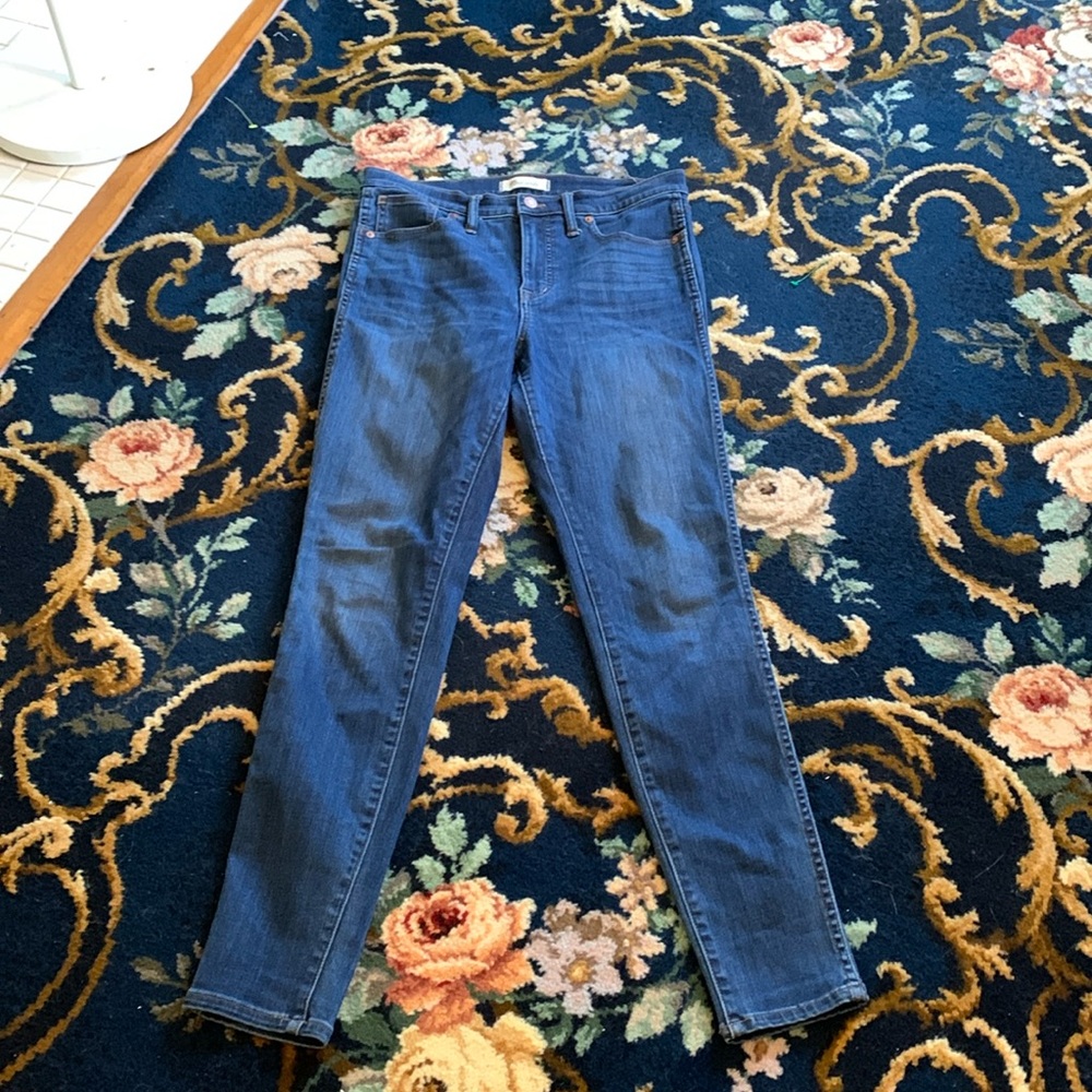 Madewell 10” high rise skinny stretch jeans in 29 tall. Worn twice . Retail 89